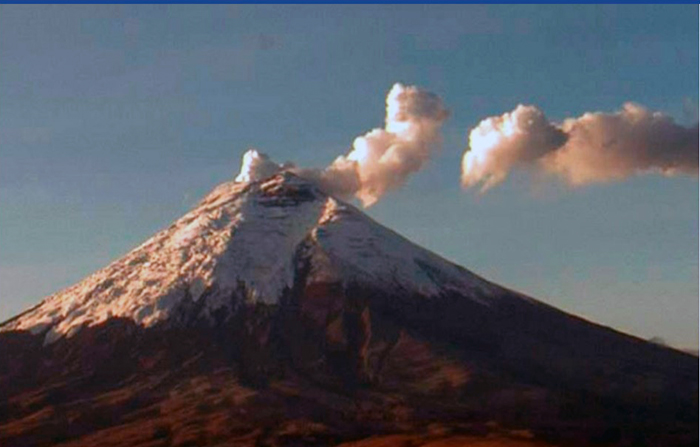 Volc N Cotopaxi Amanece Con Columna De Vapor Gas Y Ceniza Ecuador