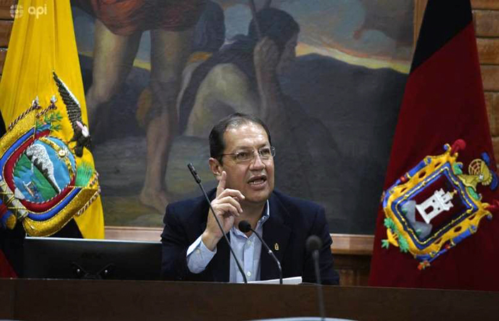 santiago-guarderas-se-posesiono-como-nuevo-alcalde-de-quito-ecuador221.com_ Santiago Guarderas se posesionó como nuevo alcalde de Quito