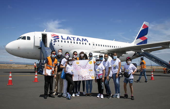 avion-solidario-de-latam-cumple-10-anos-y-lo-celebra-volando-con-ninos-a-galapagos-ecuador221.com_.ec_ Avión Solidario de LATAM cumple 10 años y lo celebra volando con niños a Galápagos