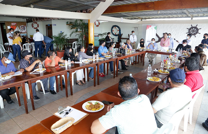 guadalupe-llori-se-reunio-con-pescadores-artesanales-de-jaramijo-ecuador221.com_.ec_ Guadalupe Llori se reunió con pescadores artesanales de Jaramijó