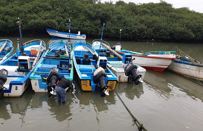 militares-retienen-cuatro-motores-en-jambeli-y-palmar-ecuador221.com_.ec_ Militares retienen cuatro motores en Jambelí y Palmar