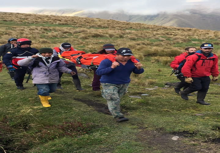 rescatan-a-deportista-que-sufrio-una-caida-en-los-llanganates-ecuador221.com_ Rescatan a deportista que sufrió una caída en Los Llanganates