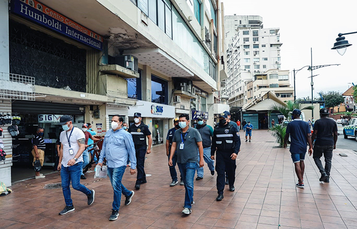 ecuador 221 sector-de-la-bahia-se-mantiene-despejada-de-comerciantes-informales-ecuador221.com_.ec_ Sector de la Bahía se mantiene despejada de comerciantes informales