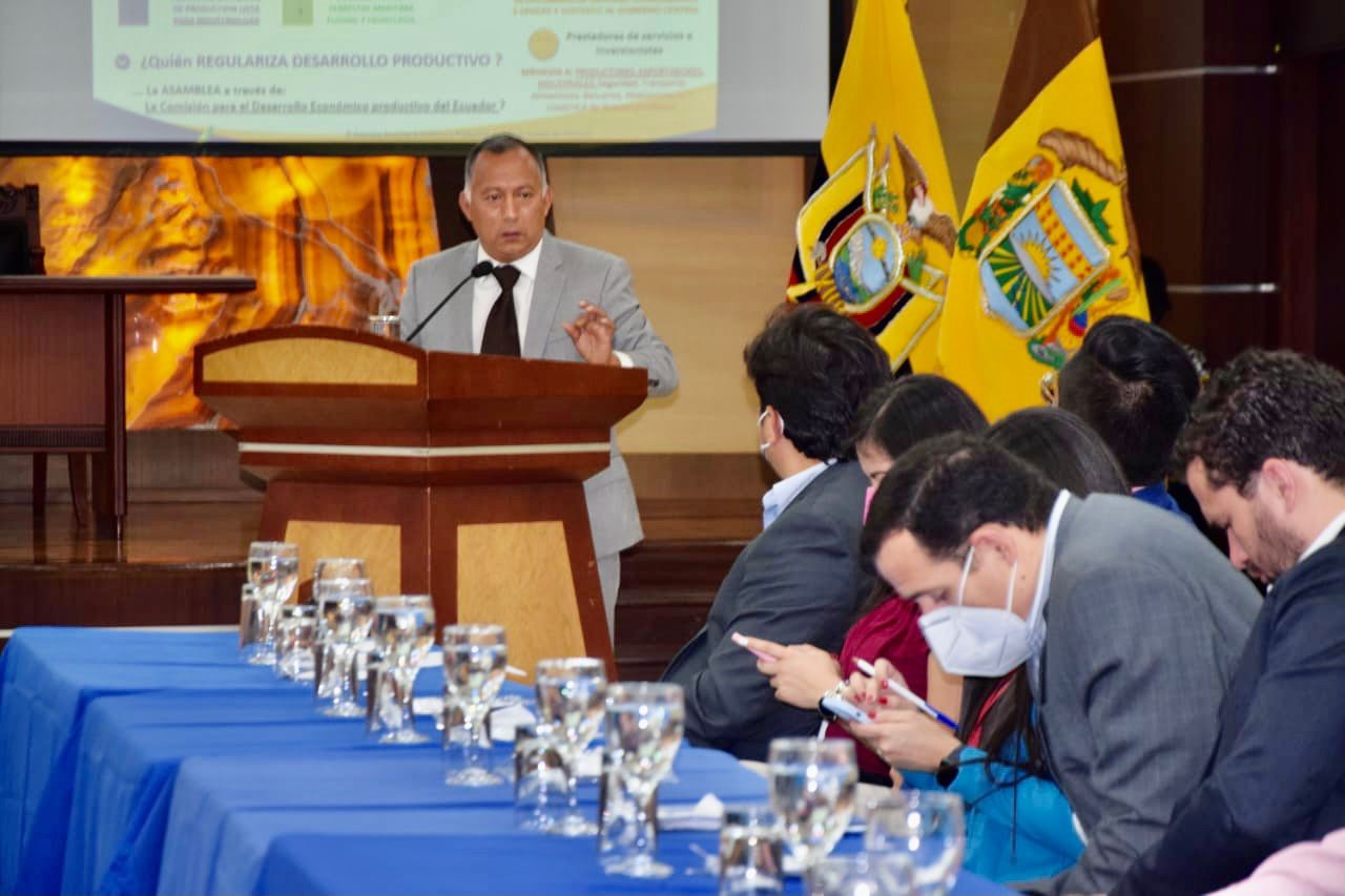 clemente-bravo-presento-proyectos-de-desarrollo-a-comision-de-la-asamblea-ecuador221.com_ Clemente Bravo presentó proyectos de desarrollo a comisión de la Asamblea