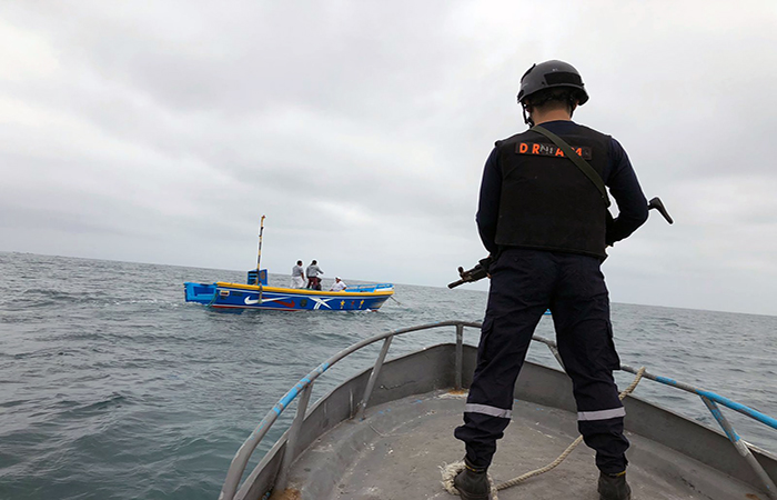 dos-pescadores-fueron-rescatados-a-8-millas-de-la-puntilla-de-santa-elena-ecuador221.com_.ec_ Dos pescadores fueron rescatados a 8 millas de la Puntilla de Santa Elena