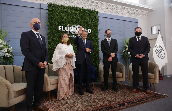 ecuador 221 gobierno-nacional-condecoro-pabellon-de-el-universo-por-sus-cien-anos-ecuador221.com_.ec_ Gobierno Nacional condecoró pabellón de El Universo por sus cien años