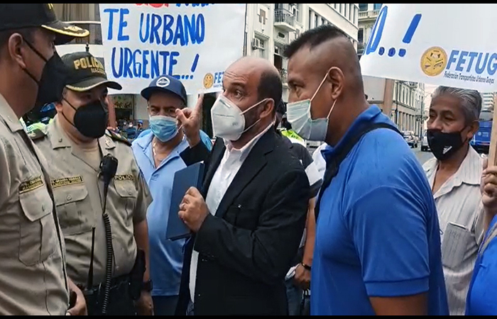 transportistas-urbanos-demandan-atencion-oficial-ecuador221.com_ Transportistas urbanos de Guayaquil demandan atención oficial