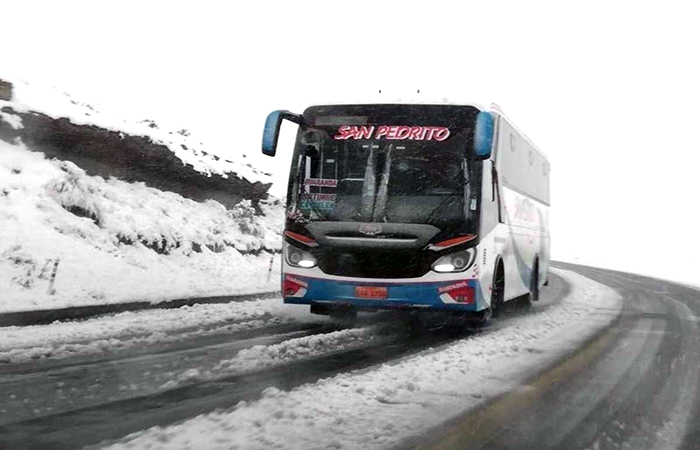 via-quito-papallacta-interrumpida-por-caida-de-nieve-ecuador221-com Vía Quito-Papallacta interrumpida por caída de nieve
