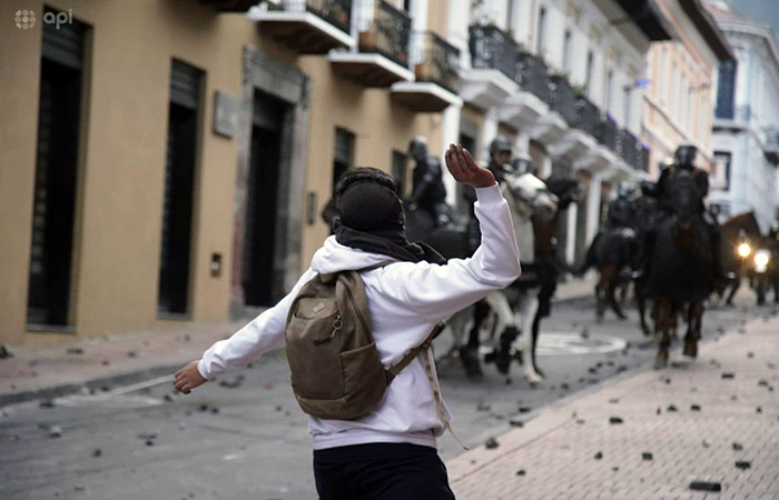 ocho-policias-heridos-deja-la-jornada-de-movilizaciones-ecuador221.com_.ec_ Ocho policías heridos deja la jornada de movilizaciones