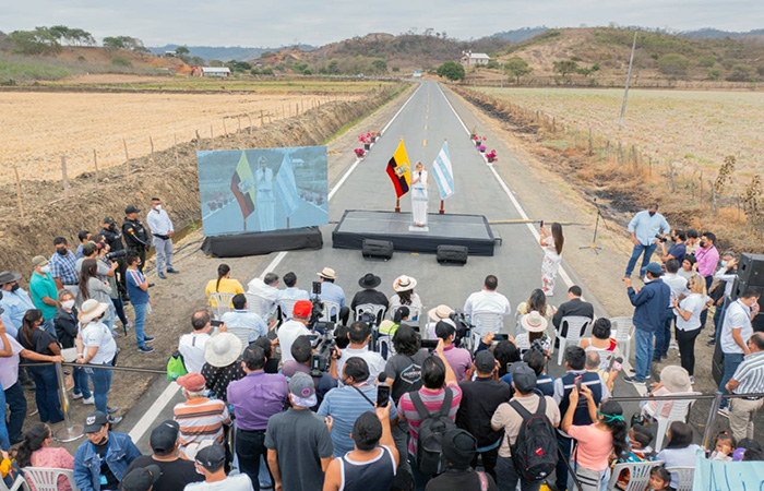 doce-recintos-de-nobol-se-benefician-con-la-entrega-de-via-petrillo-las-minas-ecuador221.com_.ec- Doce recintos de Nobol se benefician con le entrega de vía Petrillo-Las Minas