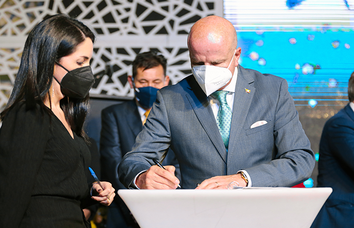 gobierno-y-sector-privado-firman-acuerdo-para-combatir-la-corrupcion-en-sistema-de-salud-ecuador221.com_.ec_ Gobierno y sector privado firman acuerdo para combatir la corrupción en sistema de salud