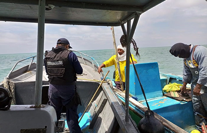 militares-realizan-controles-maritimos-en-la-provincia-de-santa-elena-ecuador221.com_.ec_ Militares realizan controles marítimos en la provincia de Santa Elena