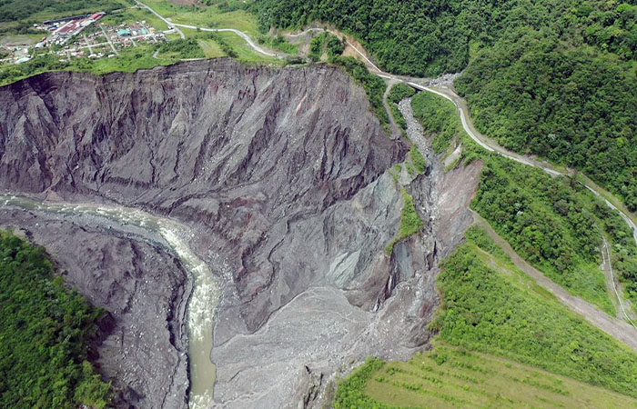 la-via-quito-lago-agrio-esta-cerrada-por-nueva-erosion-del-rio-coca-ecuador221.com_.ec_ La vía Quito-Lago Agrio está cerrada por nueva erosión del río Coca