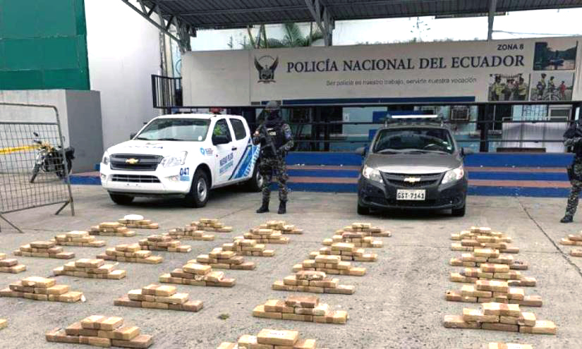 ecuador 221 policia-decomisa-media-tonelada-de-droga-camuflada-en-dos-camiones-ecuador221.com_.ec_ Policía decomisa media tonelada de droga camuflada en dos camiones