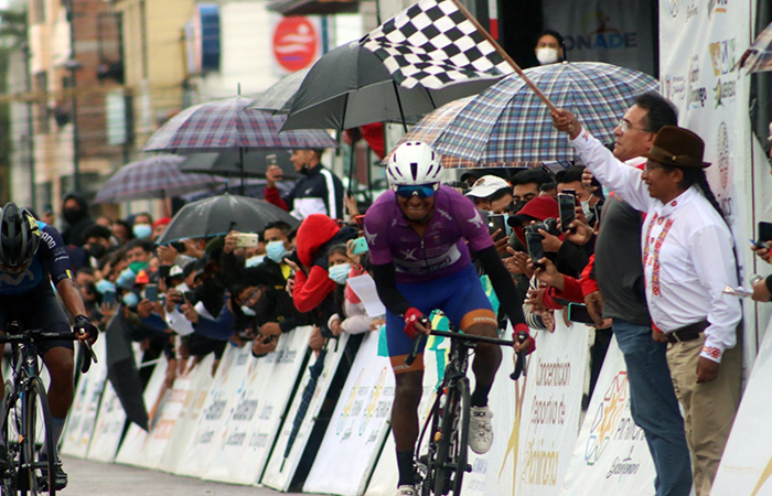steven-haro-se-encamina-al-titulo-de-la-vuelta-ciclistica-ecuador221.com_ Steven Haro se encamina al título de la Vuelta Ciclística al Ecuador