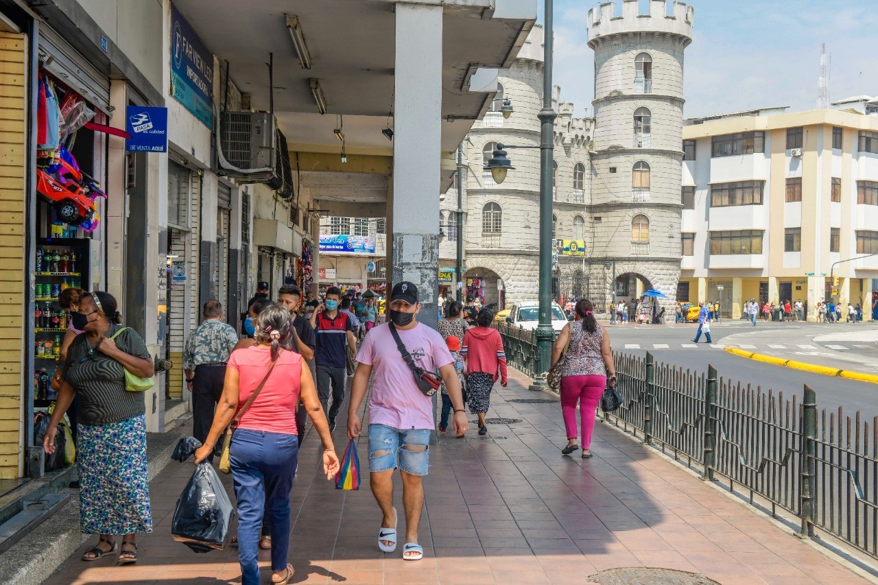 vias-y-aceras-en-la-bahia-se-mantienen-libres-de-vendedores-informales-ecuador221.com_ Vías y aceras en la Bahía se mantiene libres de vendedores informales