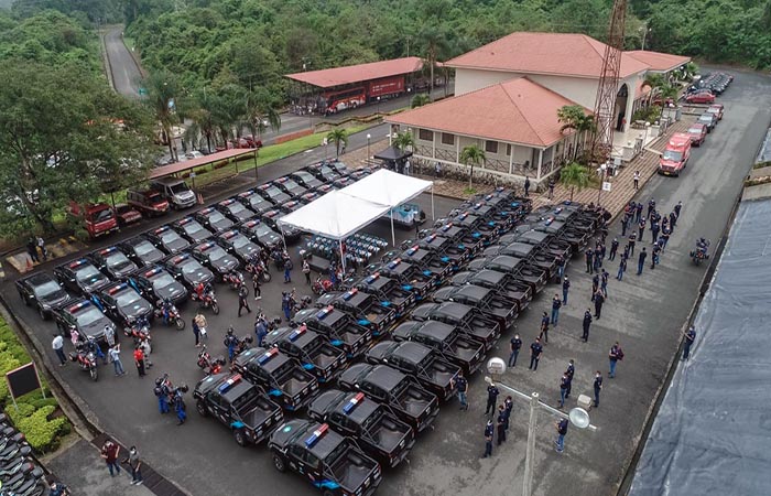 ecuador 221 cynthia-viteri-presento-63-camionetas-que-patrullaran-guayaquil-y-20-moto-ambulancias-ecuador221.com_.ec_ Cynthia Viteri presentó 63 camionetas que patrullarán Guayaquil y 20 moto ambulancias
