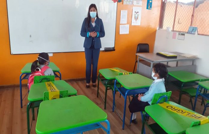 ministra-brown-asegura-que-se-mantienen-las-clases-presenciales-ecuador221.com_.ec- Ministra Brown asegura que se mantienen las clases presenciales