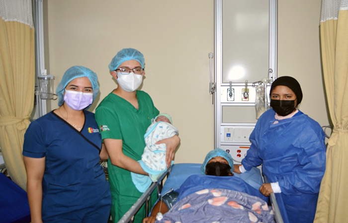 un-varon-fue-el-primer-nacido-del-2022-en-el-hospital-teofilo-davila-ecuador221.com_.ec- Un varón fue el primer nacido del 2022 en el Hospital Teófilo Dávila