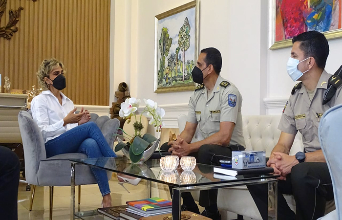 ecuador 221 alcaldesa-viteri-y-general-zarate-se-reunieron-y-hablaron-de-seguridad-ciudadana-ecuador221.com_.ec_ Alcaldesa Viteri y general Zárate se reunieron y hablaron de seguridad ciudadana