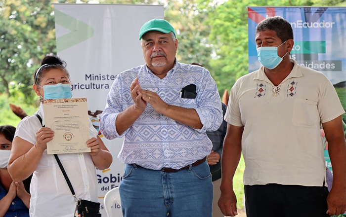 creditos-titulos-de-propiedad-de-tierras-y-certificados-reciben-productores-de-tosagua-ecuador221.com_.ec_ Créditos, títulos de propiedad de tierras y certificados reciben productores de Tosagua