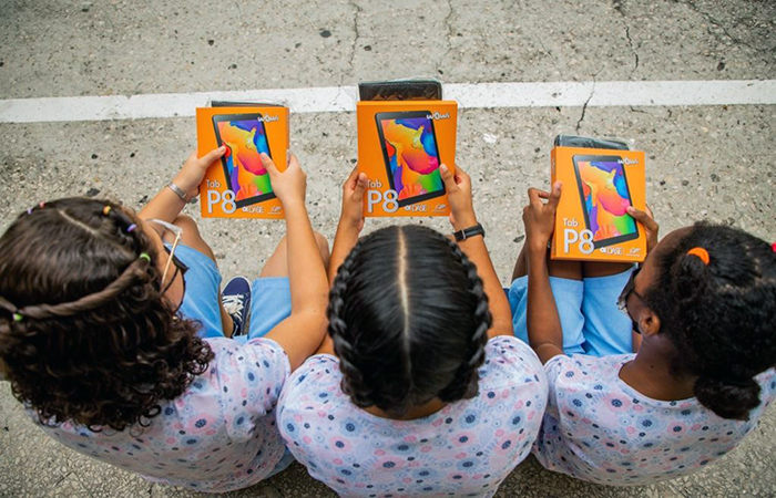 dase-entrego-75-tablets-a-ninas-y-jovenes-del-hogar-calderon-ayluardo-ecuador221.com_.ec_ DASE entregó 75 tablets a niñas y jóvenes de Hogar Calderón Ayluardo
