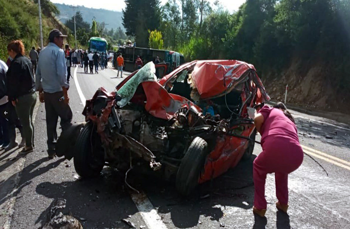 dos-muertos-y-13-fallecidos-en-accidente-de-transito-en-guayllabamba-ecuador221.com_.ec_ Dos muertos y 13 fallecidos en accidente de tránsito en Guayllabamba