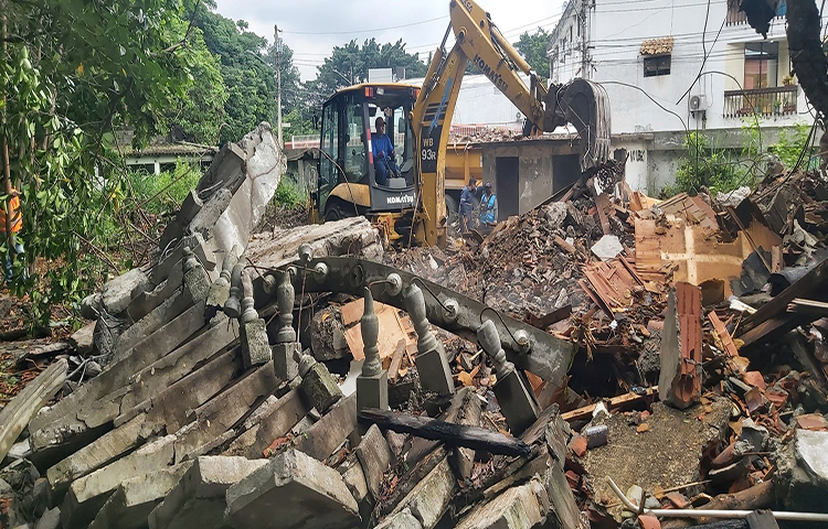 la-casa-embrujada-de-urdesa-un-icono-de-guayaquil-fue-derribada-ecuador221.com_.ec_ La “Casa embrujada” de Urdesa, un ícono de Guayaquil, fue derribada