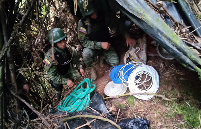 militares-hallan-dos-campamentos-de-mineria-ilegal-en-sigsig-ecuador221.com_.ec_ Militares hallan dos campamentos de minería ilegal en Sigsig