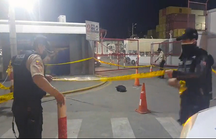 ecuador 221 motorista-dejo-una-maleta-con-una-cabeza-en-el-interior-en-el-puerto-ecuador221.com_.ec_ Motorista dejó una maleta con una cabeza en el interior en el puerto