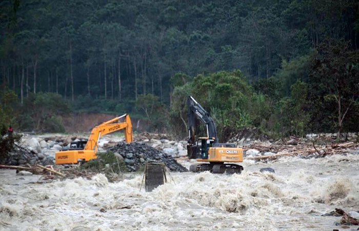 prefectura-incrementa-maquinaria-y-personal-para-rehabilitar-vias-en-cotopaxi-ecuador221.com_.ec_ Prefectura incrementa maquinaria y personal para rehabilitar vías en Cotopaxi
