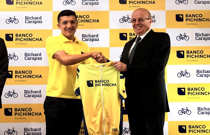 richard-carapaz-viste-de-amarillo-junto-a-banco-pichincha-ecuador221.com_.ec_ Richard Carapaz se viste de amarillo junto a Banco Pichincha