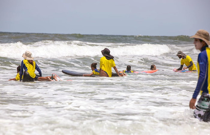 inauguran-escuela-de-surf-en-engabao-ecuador221.com_.ec_ Inauguran Escuela de Surf en Engabao