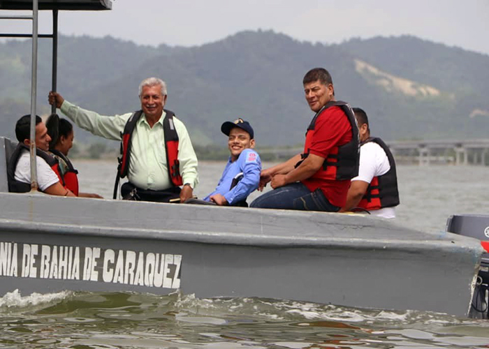 carlos-solorzano-un-joven-con-discapacidad-miembro-de-la-armada-ecuador221.com_.ec_ Carlos Solórzano, un joven con discapacidad, miembro de la Armada