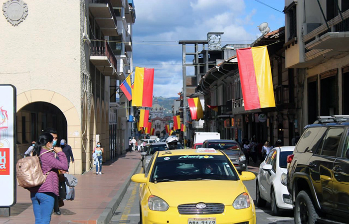 cuenca-inicia-sus-fiestas-de-independencia-con-embanderamiento-ecuador221.com_.ec_ Cuenca inicia sus fiestas de independencia con embanderamiento