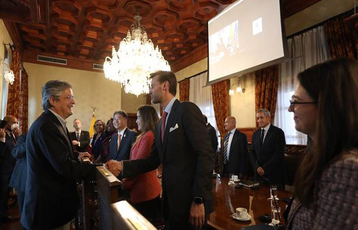 guillermo-lasso-recibe-a-congresistas-de-ee-uu-para-afianzar-relaciones-bilaterales-ecuador221.com_.ec_ Guillermo Lasso recibe a congresistas de EE.UU. para afianzar relaciones bilaterales