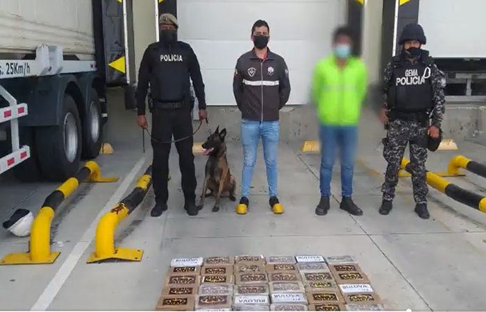 policia-incauta-mas-de-tres-toneladas-de-cocaina-en-guayaquil-ecuador221.com_.ec_ Policía incauta más de tres toneladas de cocaína en Guayaquil