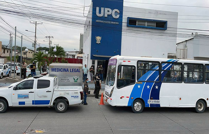 delincuentes-asesinan-a-militar-vestido-de-civil-en-interior-de-un-bus-urbano-ecuador221.com_.ec_ Delincuentes asesinan a militar vestido de civil en interior de un bus urbano