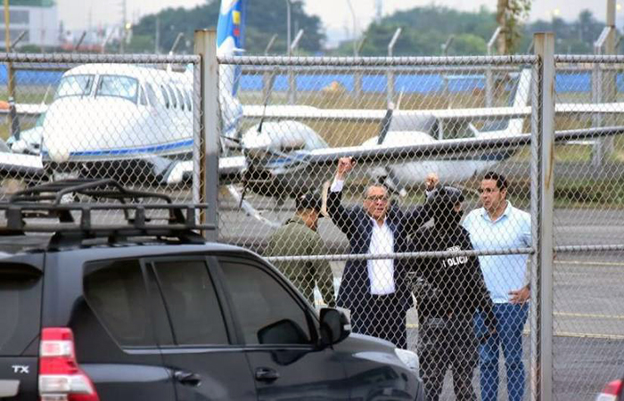 jorge-glas-llego-a-la-carcel-4-de-quito-tras-ser-trasladado-desde-latacunga-ecuador221.com_.ec_ Jorge Glas llegó a la Cárcel 4 de Quito, tras ser trasladado desde Latacunga