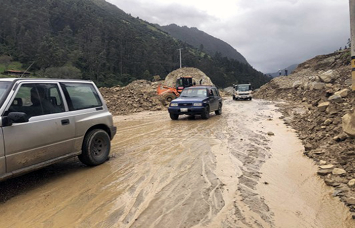 reabren-tramo-cuenca-molleturo-que-fue-bloqueado-por-derrumbe-ecuador221.com_.ec_ Reabren tramo Cuenca-Molleturo que fue bloqueado por derrumbe