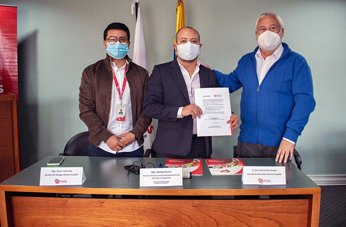 sngre-y-caritas-ecuador-firman-acuerdo-en-materia-de-gestion-de-riesgos-ecuador221.com_.ec_ SNGRE y Cáritas Ecuador firman acuerdo en materia de gestión de riesgos