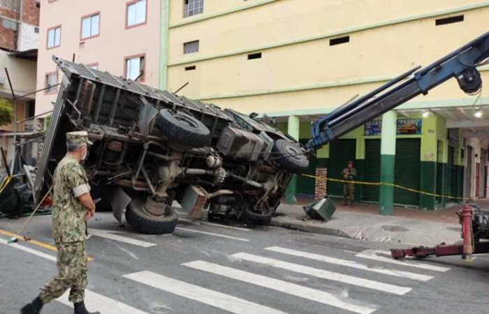 tres-militares-heridos-en-accidente-de-transito-en-el-centro-de-guayaquil-ecuador221.com_.ec_ Tres militares heridos en accidente de tránsito en el centro de Guayaquil