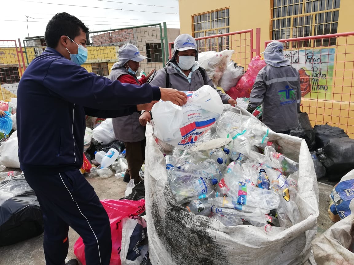 unidades-educativas-de-riobamba-se-unen-al-reciclaje-ecuador221.com_.ec_ Unidades educativas de Riobamba se unen al reciclaje