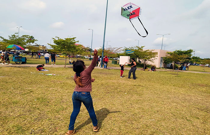 ecuador 221 festival-de-cometas-y-feria-artesanal-en-machala-ecuador221.com_.ec_ Festival de Cometas y feria artesanal en Machala