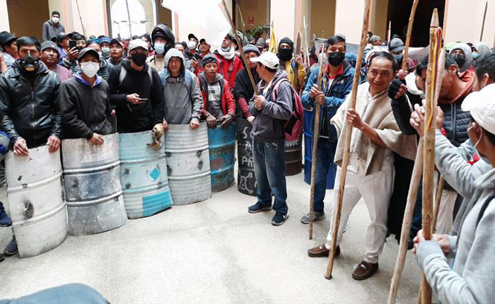 manifestantes-se-tomaron-la-gobernacion-de-tungurahua-ecuador221.com_.ec_ Manifestantes se tomaron la Gobernación de Tungurahua