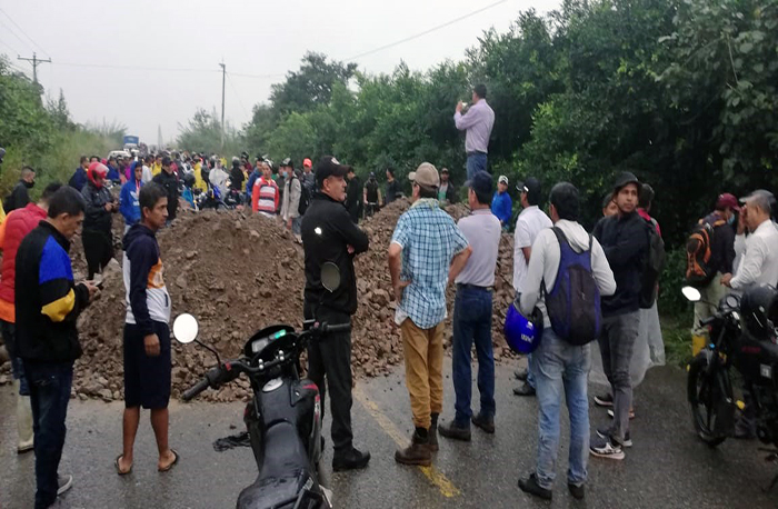 productores-bananeros-cerraron-varias-vias-en-la-provincia-de-el-oro-ecuador221.com_.ec_ Productores bananeros cerraron varias vías en la provincia de El Oro