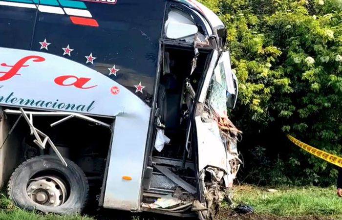 bus-con-jugadores-juveniles-del-orense-se-accidento-en-cuenca-ecuador221.com_.ec_ Bus con jugadores juveniles del Orense se accidentó en Cuenca