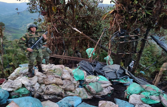 ecuador 221 militares-hallan-implementos-para-la-mineria-ilegal-ecuador221.com_.ec_ Militares hallan implementos para la minería ilegal