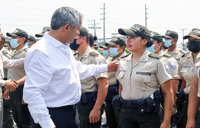 ministro-del-interior-recorrio-cuarteles-policiales-de-guayaquil-y-duran-ecuador221.com_.ec_ Ministro del Interior recorrió cuarteles policiales de Guayaquil y Durán