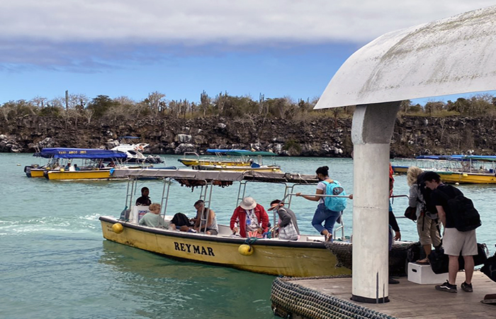transportistas-turisticos-de-galapagos-reclaman-por-aumento-costos-de-combustibles-ecuador221.com_.ec_ Transportistas turísticos de Galápagos reclaman por aumento costos de combustibles